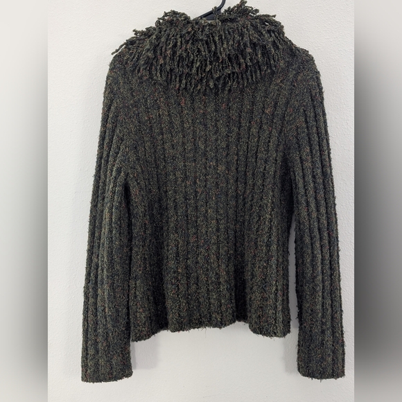 Cozy Green Y2K Sweater with Textured Collar - Picture 4 of 4